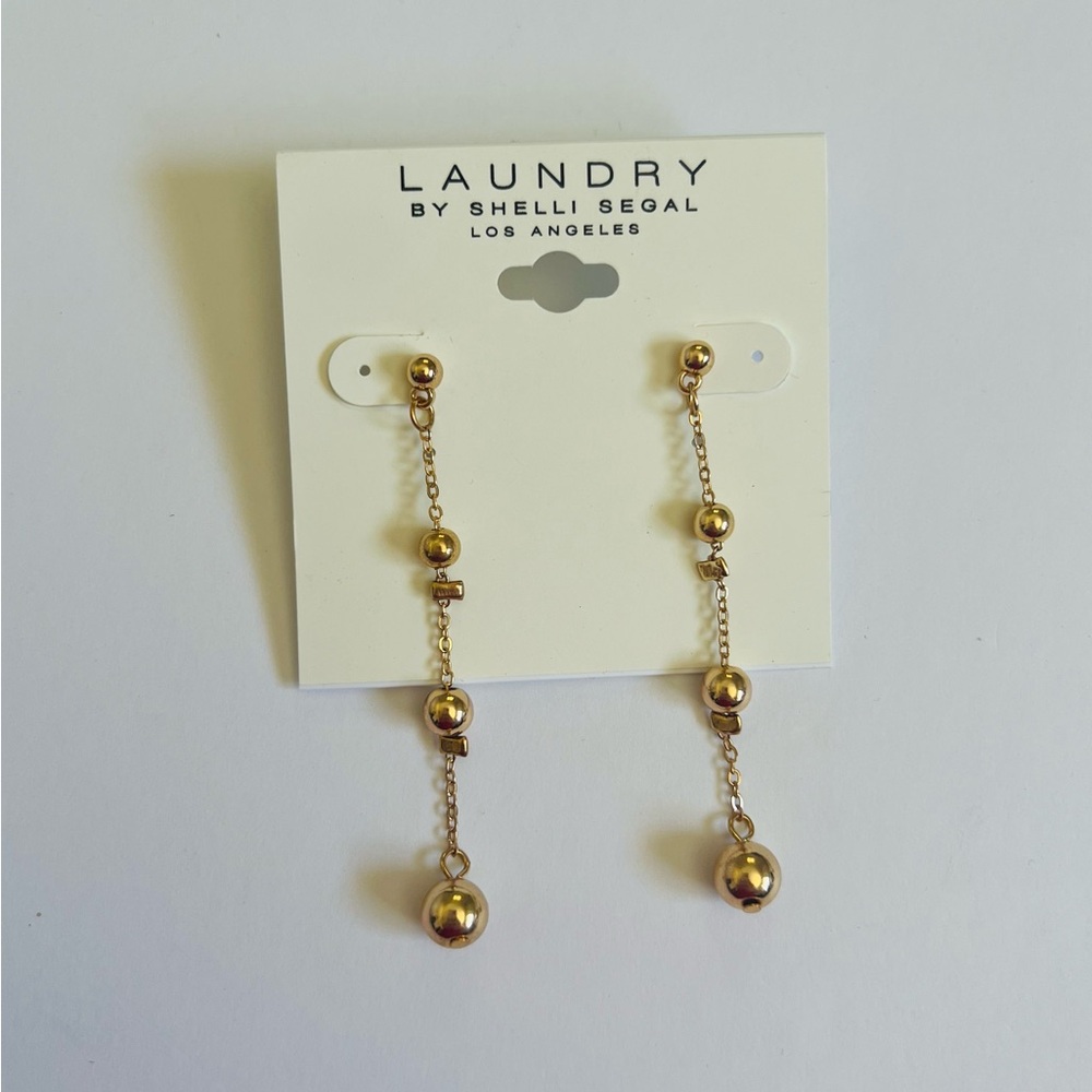 NWT Laundry by Shelli Segal Gold Tone Dangle Earrings✨